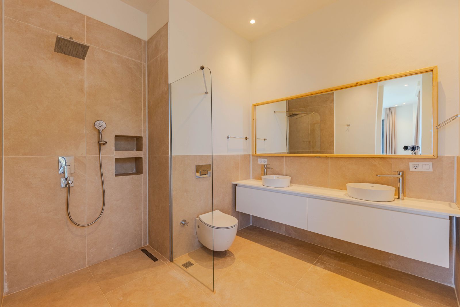 Greenbrook, Lakewood Ranch bathroom before the work